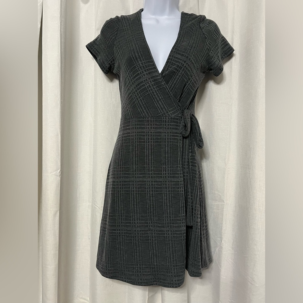 Gilli Women’s Gray Midi Wrap Dress Size Small